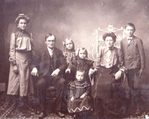 August Thiese family ca1904