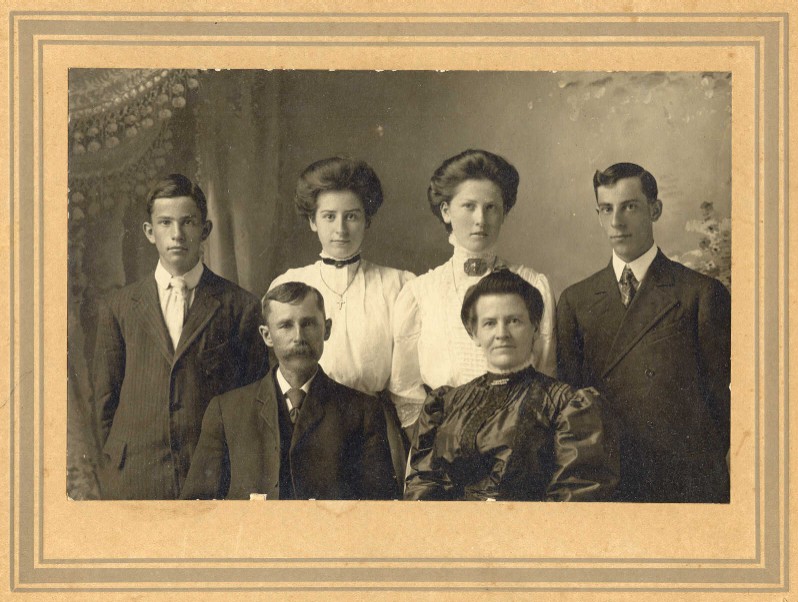 Michael Schobert family, 1909