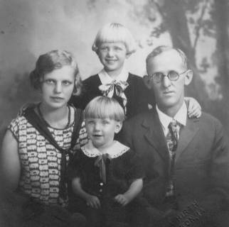 John, Martha, Frieda & Helga Schellhammer