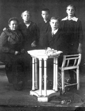 The Karl Vieth Family  1914