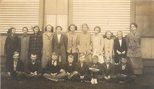 8th grade - Latimer Public school, May 28, 1915