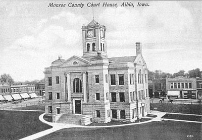 Vintage postcard of Albia courthouse