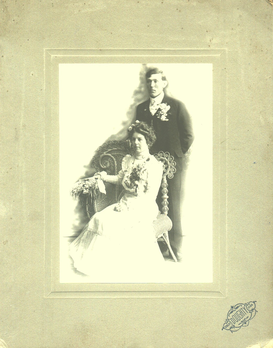 Wedding photo of Matilda Harjehausen and Amos Bangert in 1901