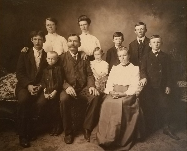 Conrad Fiet family ca1906
